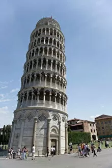 Images Dated 6th January 2000: Tourists, Leaning Tower of Pisa