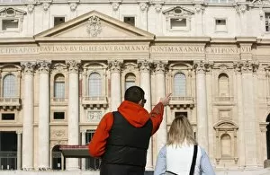 Images Dated 6th April 2007: Tourists at St. Peters Basilica, Vatican, Rome, Lazio, Italy, Europe