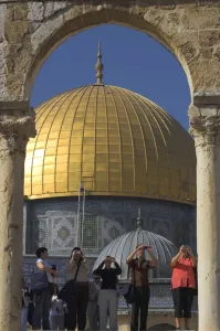 Israeli Prints: Tourists taking photographs