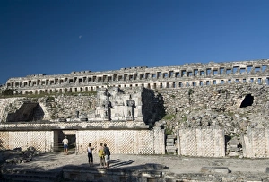 Images Dated 15th September 2006: Tourists in front of the unusual restored Atlantes stone carved male figures at rear of the Palace of Masks