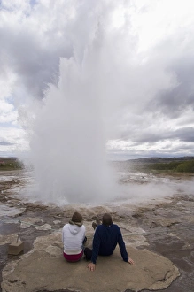 Images Dated 1st June 2007: Tourists watching Strokkur Geyser erupting