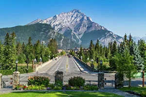 The town of Banff with Cascade Mountain in the background, Alberta, Rocky Mountains, Canada, North America
