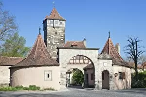 Images Dated 19th April 2011: Town gate and Rodertor gate, Rothenburg ob der Tauber, Romantic Road (Romantische Strasse)