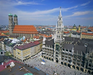 Marien Platz Prints: The Town Hall in Marienplatz