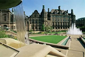 Sheffield Collection: Town Hall and Peace Gardens, Sheffield, Yorkshire, England, United Kingdom, Europe