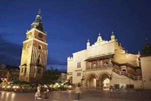 Images Dated 1st August 2009: Town Hall Tower and Cloth Hall (Sukiennice) in Main Market Square (Rynek Glowny)