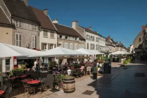 Lifestyle Gallery: Town Square, Nuit Saint Georges, Wine area, Beaune, Cote d Or, Burgundy, France, Europe