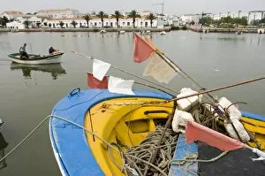 Images Dated 16th May 2006: The town of Tavira lies along both sides of the River Gilao, Algarve, Portugal, Europe