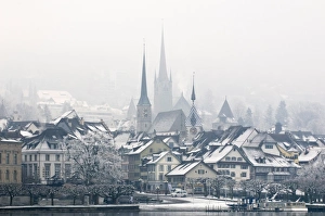 Images Dated 15th January 2009: The town of Zug on a misty winters day, Switzerland, Europe