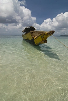 Images Dated 15th April 2009: Traditional boat off Havelock Island, Andaman Islands, Indian Ocean, India, Asia
