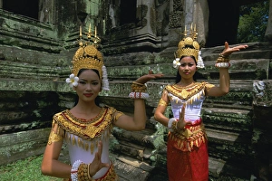 Neck Lace Prints: Traditional Cambodian dancers, Angkor Wat, Siem Reap, Cambodia, Indochina, Asia