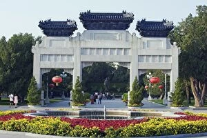 A traditional Chinese gate at the Sun Yat-Sen memorial in Zhongshan Park