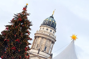 Images Dated 16th December 2009: Traditional Christmas Market at Gendarmenmarkt, illuminated at dusk, Berlin