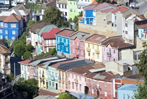 Images Dated 10th November 2006: Traditional colorful houses, Valparaiso, UNESCO World Heritage Site, Chile, South America