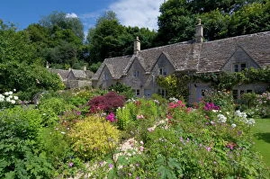 Images Dated 19th January 2000: Traditional Cotswold stone cottages with colourful flower gardens, Bibury
