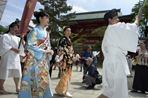 Traditional dress and procession for tea ceremony
