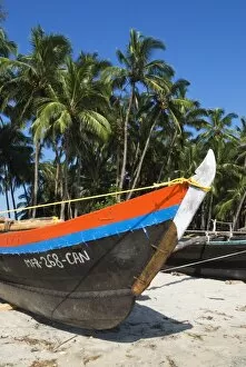 Traditional fishing boat, Palolem, Goa, India, Asia