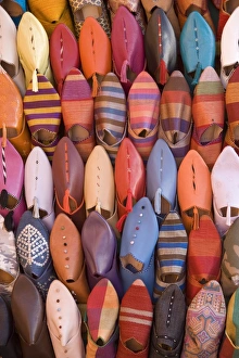 Foot Wear Prints: Traditional footware in the souk