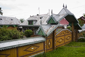 Traditional house, Sat Baiesti, Cornu Luncii, Bucovina, Romania, Europe