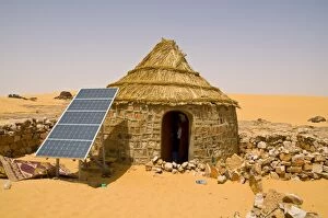 Images Dated 8th April 2010: Traditional house with a solar panel in the Sahara Desert, Algeria, North Africa, Africa