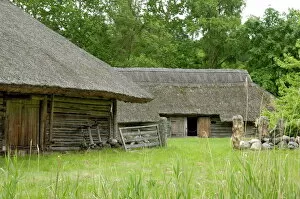 Images Dated 17th January 2000: Traditional Lithuanian farmsteads from the Zemaitija region