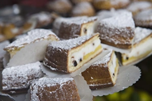 Images Dated 15th January 2000: Traditional pastries in shop window