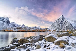 Nordland County Gallery: Traditional Rorbu in the fishing village of Sakrisoy at sunset in winter, Reine, Nordland county