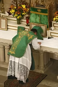 Traditionalist Mass in Notre-Dame du Carmel chapel, Fontainebleau, Seine-et-Marne