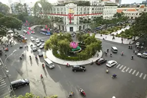 Busy Prints: Traffic intersection Nguyen Hue boulevard and Le Loi boulevard