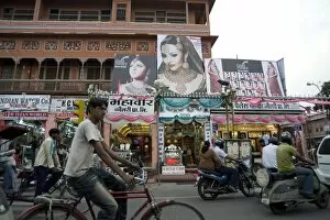 Images Dated 13th October 2009: Traffic in Jaipur city centre at Diwali time, Jaipur, Rajasthan, India, Asia