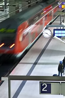 Images Dated 16th December 2009: Train pulling into the platform at new modern main railway station, Berlin