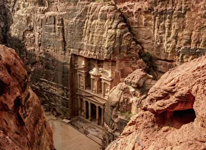 The Treasury (Al-Khazneh), elevated view, Petra, UNESCO World Heritage Site, Ma an