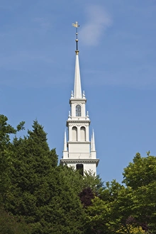 Images Dated 9th May 2009: Trinity Church dating from 1726 on Queen Anne Square, the oldest Episcopal parish in the state