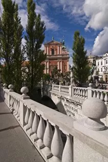 Images Dated 16th August 2008: The triple bridge with the Franciscan Church of the Annunciation in Ljubljana