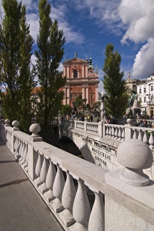 Images Dated 16th August 2008: The triple bridge with the Franciscan Church of the Annunciation in Ljubljana