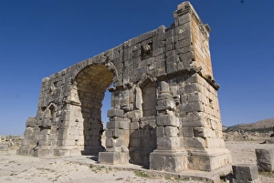 Images Dated 7th November 2007: Triumphal Arch, Roman site of Volubilis, UNESCO World Heritage Site, Morocco