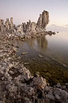 Tufa formations at firs t light, Mono Lake, California, United s tates of America