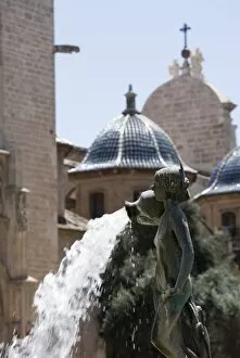 Images Dated 25th June 2007: Turia fountain