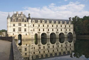 Images Dated 24th September 2008: The Turreted Pavilion and Long Gallery, reflected in the River Cher, Chateau de Chenonceau