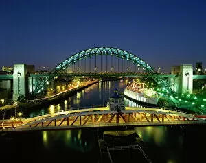 Images Dated 8th April 2008: The Tyne Bridge illuminated at night, Tyne and Wear, England, United Kingdom, Europe