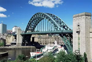 Tyne Bridge Collection: The Tyne Bridge, Newcastle (Newcastle-upon-Tyne), Tyne and Wear, England
