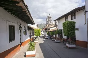 Mexican Culture Gallery: Typical street, in the distance the Parroquia de San Francisco de Assisi, Valle de Bravo