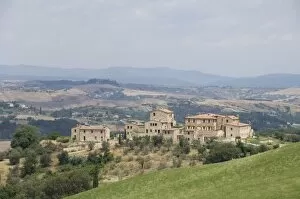 Images Dated 12th January 2000: Typical view of the Tuscan landscape