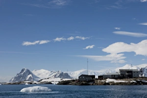 Images Dated 17th February 2009: Ukraine Research Station, Antarctic Penisula, Antarctica, Polar Regions