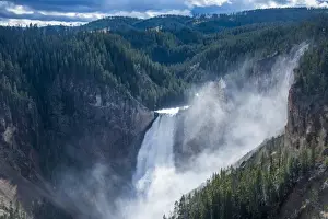 The Upper Falls in the Grand Canyon of Yellowstone in the Yellowstone National Park, UNESCO World Heritage Site, Wyoming, United States of America, North America