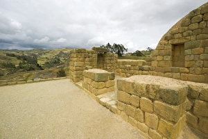 Ecuadorian Prints: Upper level of the Temple of the Sun