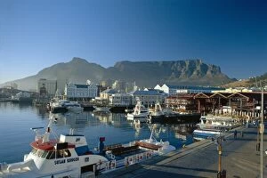 Images Dated 9th August 2008: The V & A. waterfront and Table Mountain cape Town