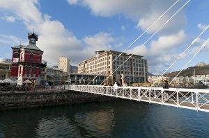 Images Dated 22nd April 2010: V & A Waterfront, Cape Town, South Africa, Africa