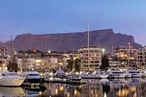 Waterfront Dining Prints: V&A (Victoria and Alfred) Waterfront and Table Mountain at dusk