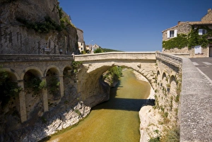 Images Dated 28th June 2008: Vaison La Romaine, Provence, France, Europe